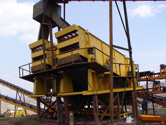 آلة غربلة الرمل الاهتزازي YK 30-520TPH غربال تهتز للفحم